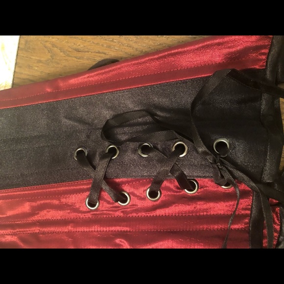 Black and red satin corset with real boning - Picture 2 of 5